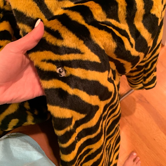 Wild Love of Ours Tiger Faux Fur Coat - Picture 7 of 9